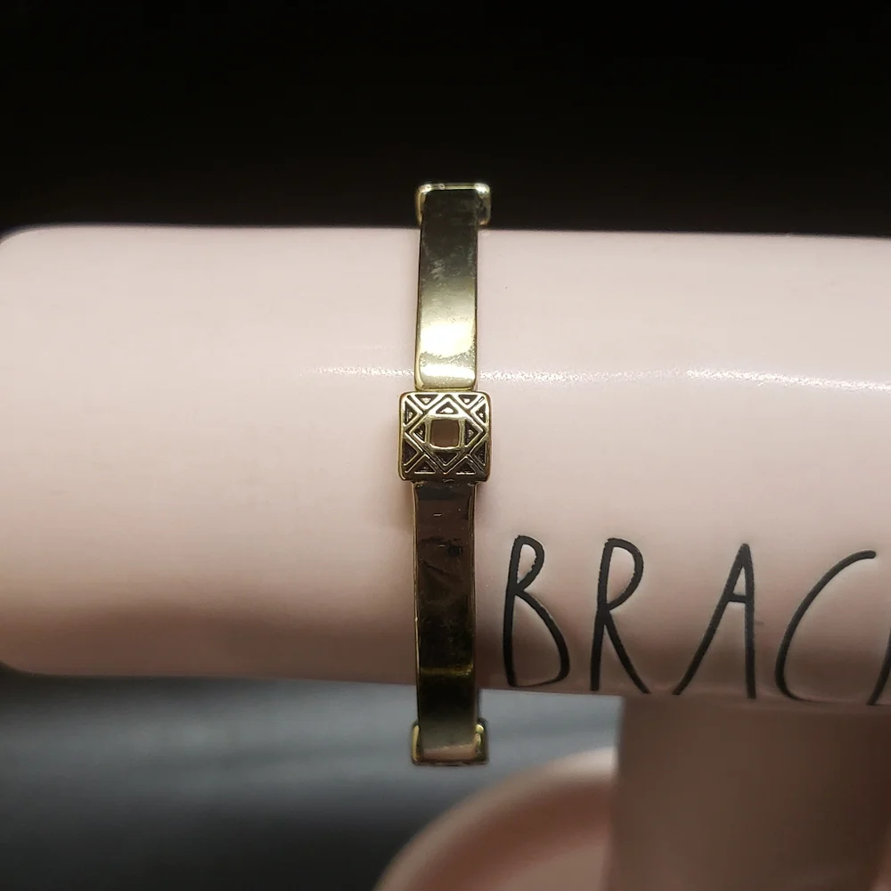Unique Gold Tone Triangular Design Stretch Bracelet